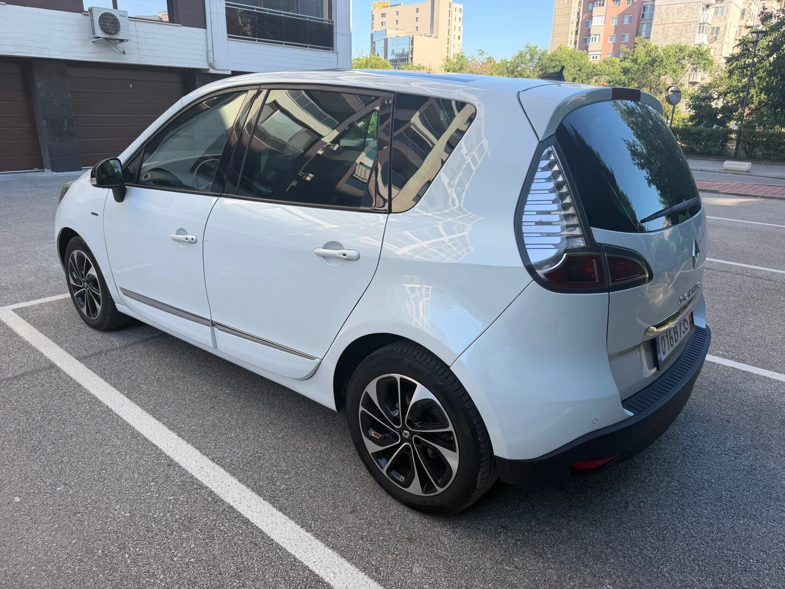 Renault Scenic Facelift / BOSE Edition, снимка 5 - Автомобили и джипове - 56009974