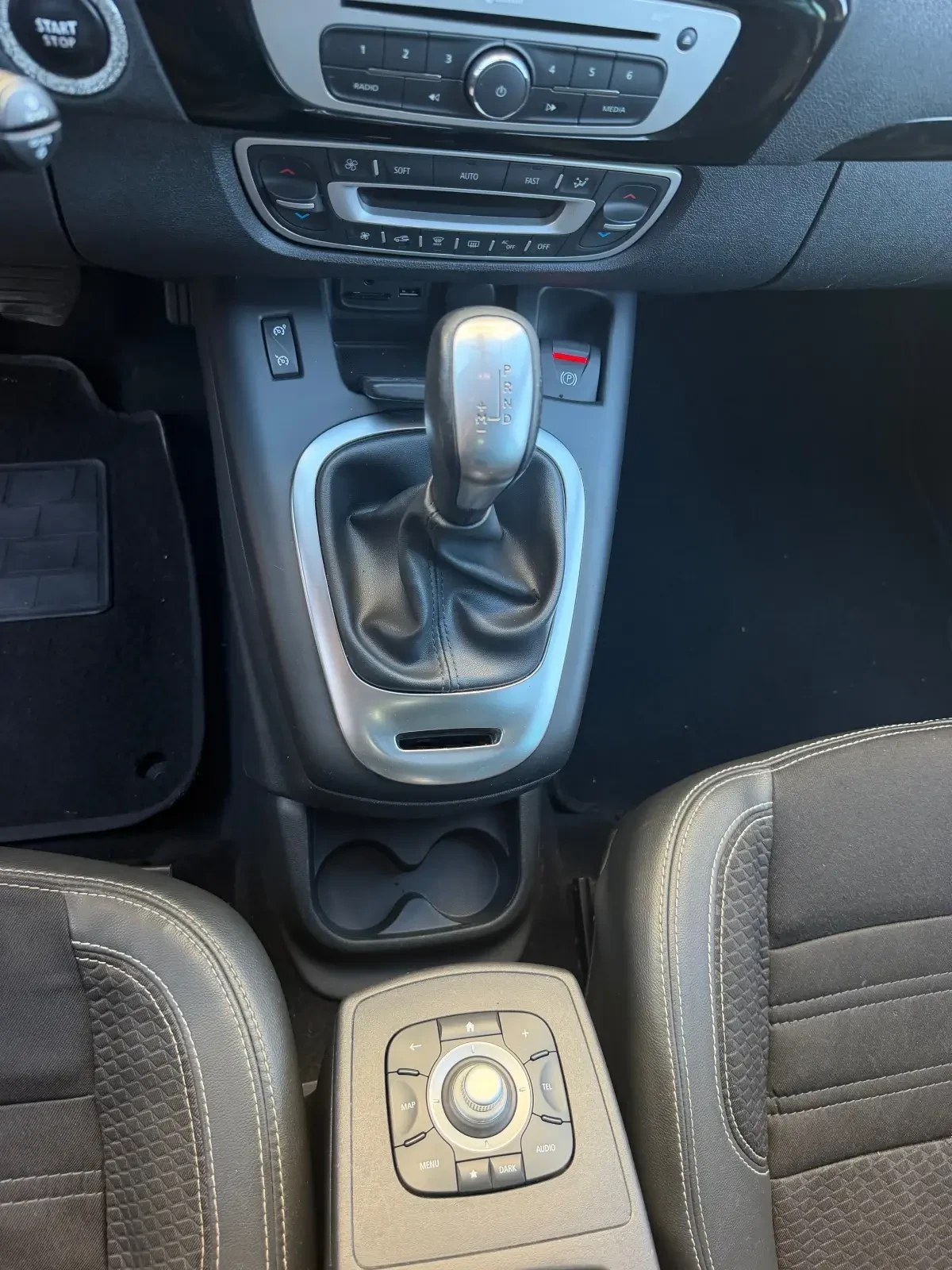 Renault Scenic Facelift / BOSE Edition, снимка 12 - Автомобили и джипове - 56009974