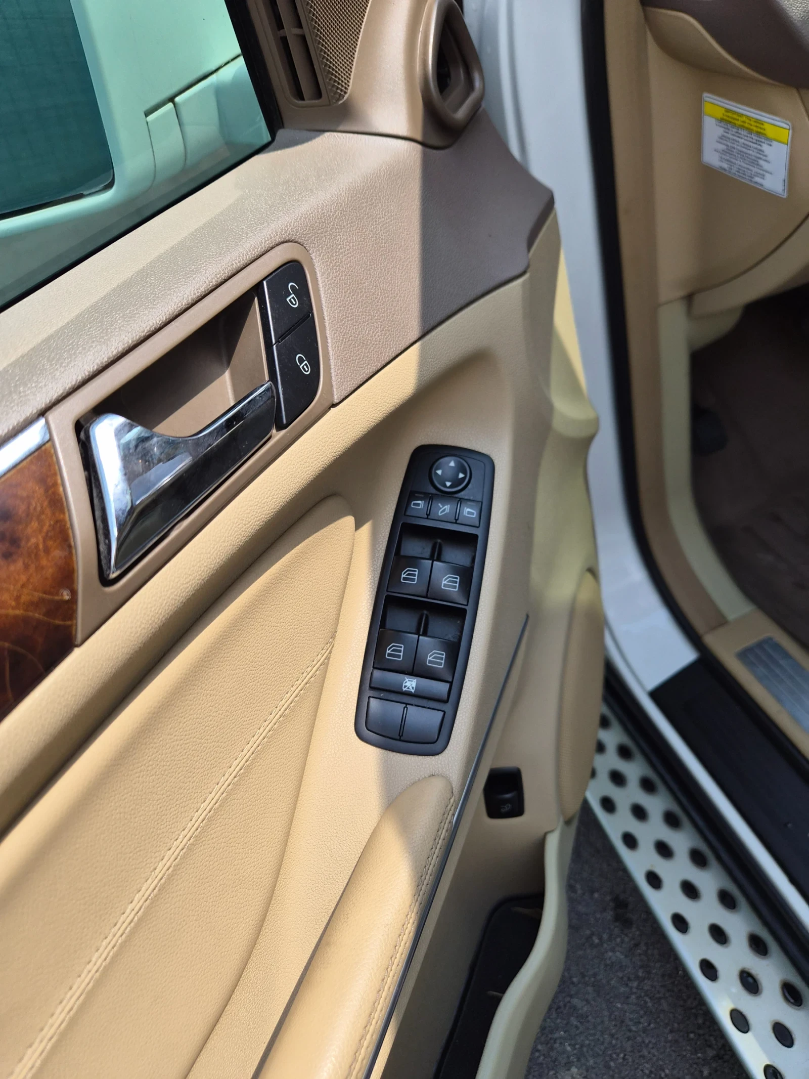 Mercedes-Benz ML 550, снимка 7 - Автомобили и джипове - 56162183