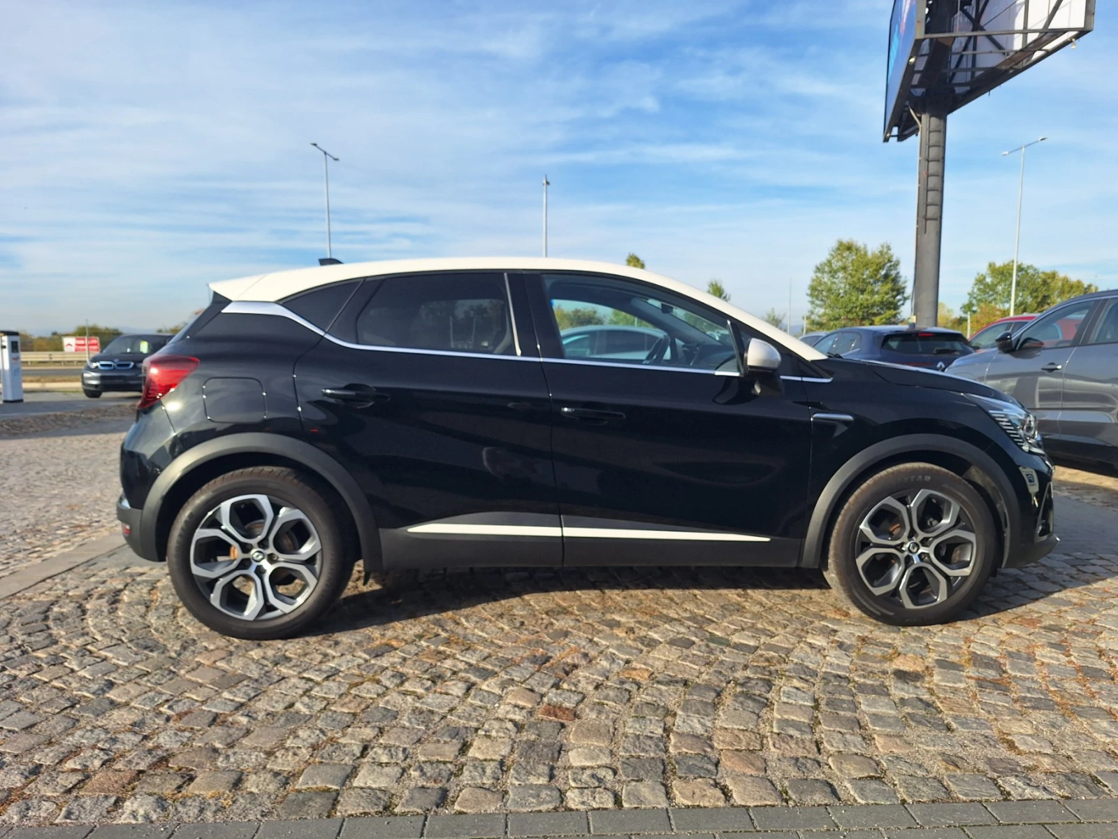Renault Captur 1.3Tce/140к.с./INTENS, снимка 8 - Автомобили и джипове - 56599366