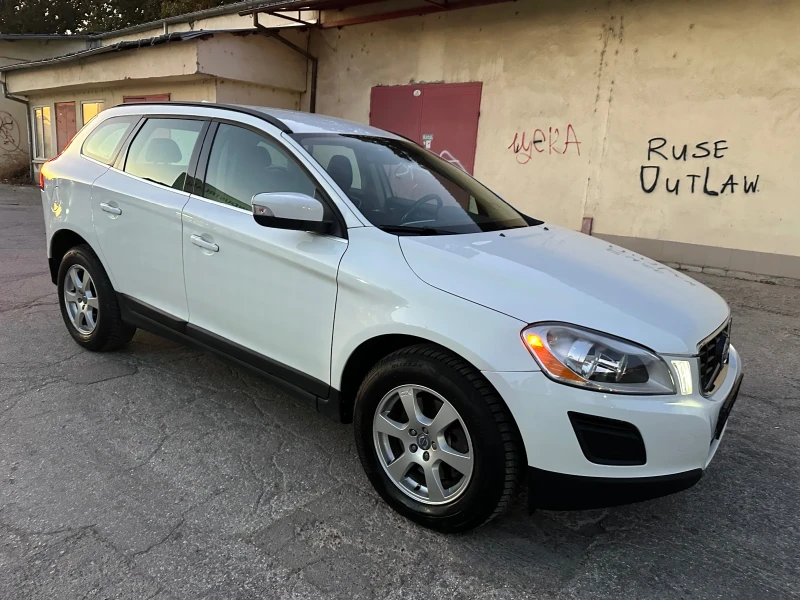 Volvo XC60 2.4 D3 4X4 AWD, снимка 3 - Автомобили и джипове - 47809589