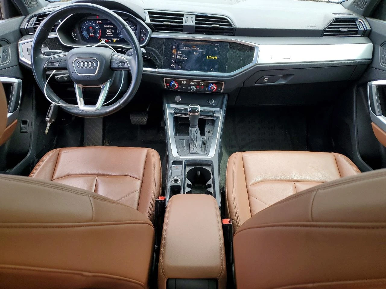 Audi Q3 2.0l Premium, снимка 8 - Автомобили и джипове - 54919541