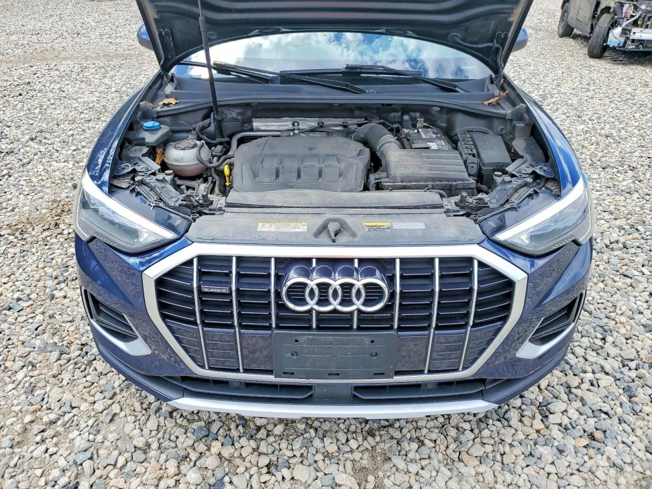 Audi Q3 2.0l Premium, снимка 12 - Автомобили и джипове - 54919541