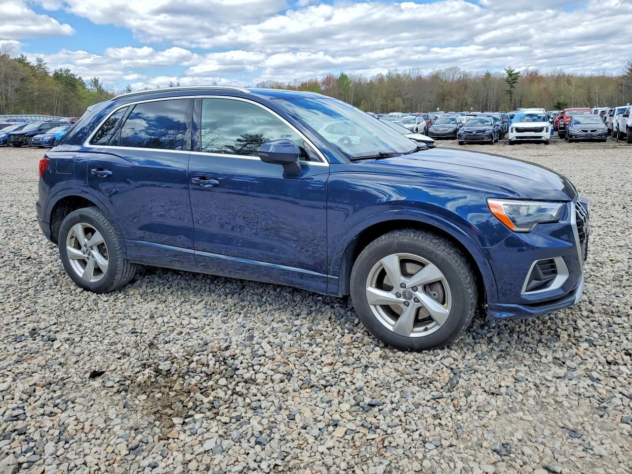 Audi Q3 2.0l Premium, снимка 4 - Автомобили и джипове - 54919541