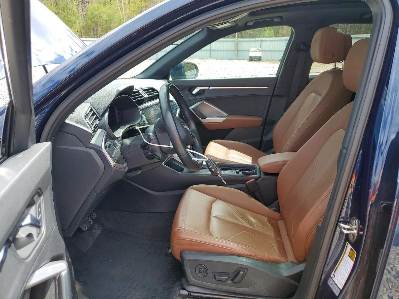 Audi Q3 2.0l Premium, снимка 7 - Автомобили и джипове - 54919541
