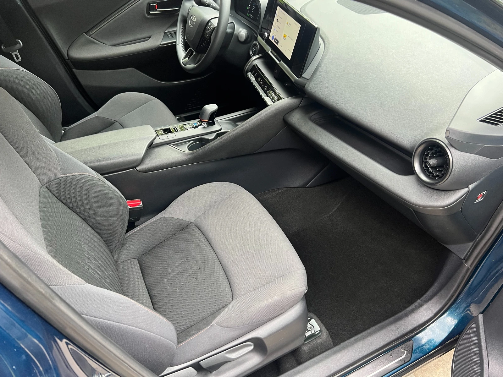 Toyota C-HR 1.8HEV BI-TONE, снимка 9 - Автомобили и джипове - 55212826