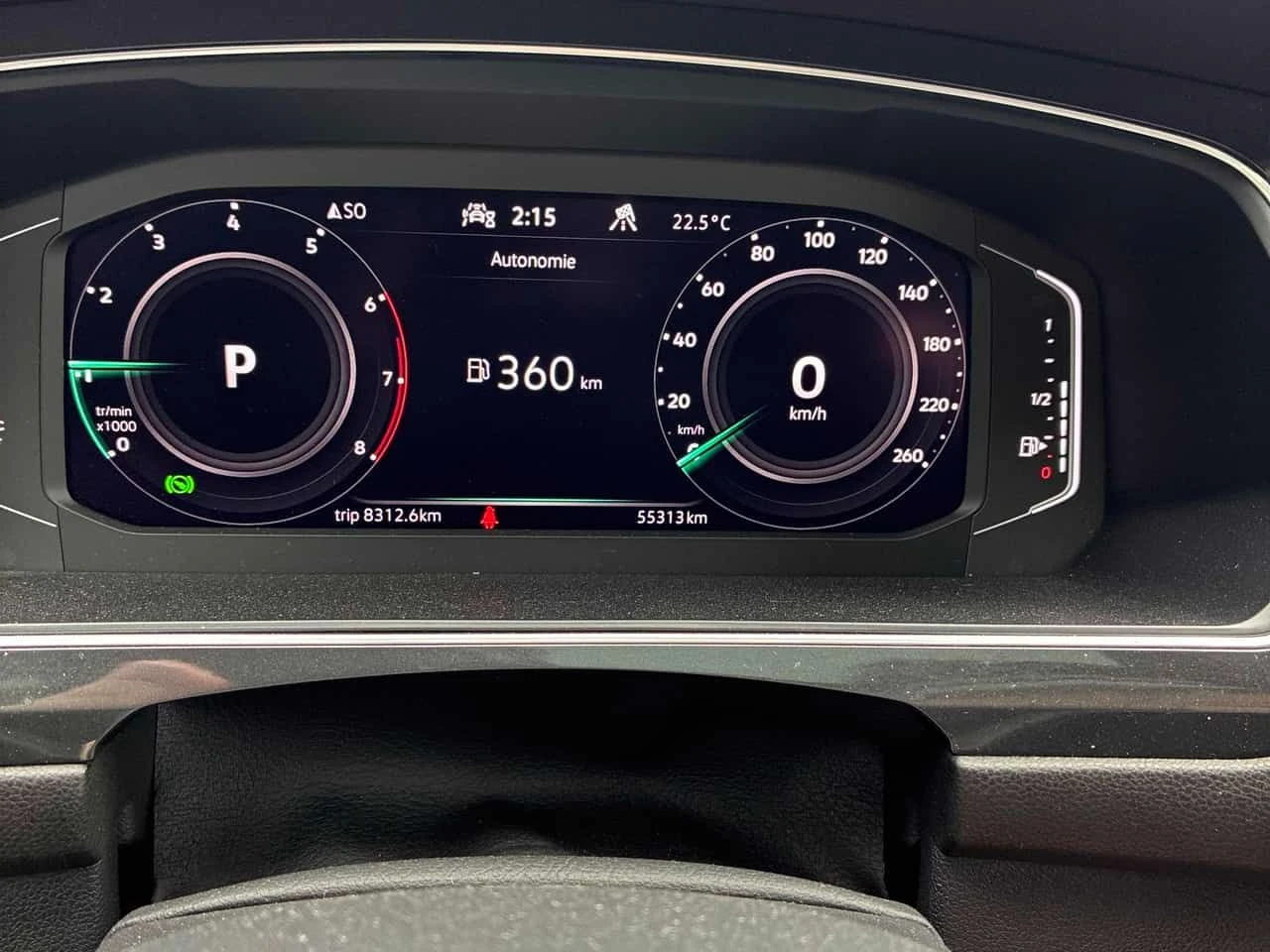 VW Tiguan * Comfortline R Line Black Edition * CARFAX * , снимка 8 - Автомобили и джипове - 55226239