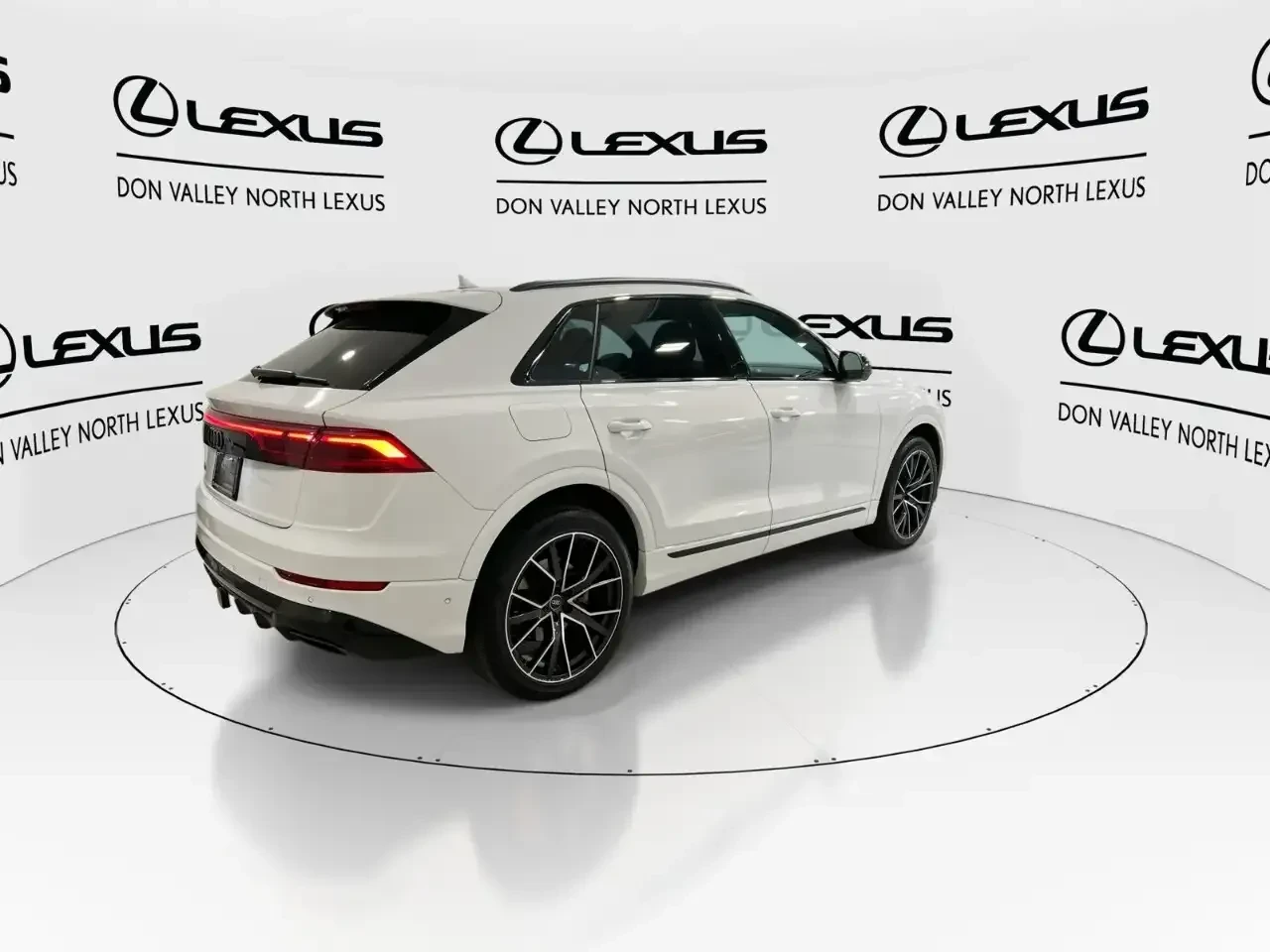 Audi Q8 S-Line/�����/360/���������/������/��������/B&O | Mobile.bg � ����������� 6
