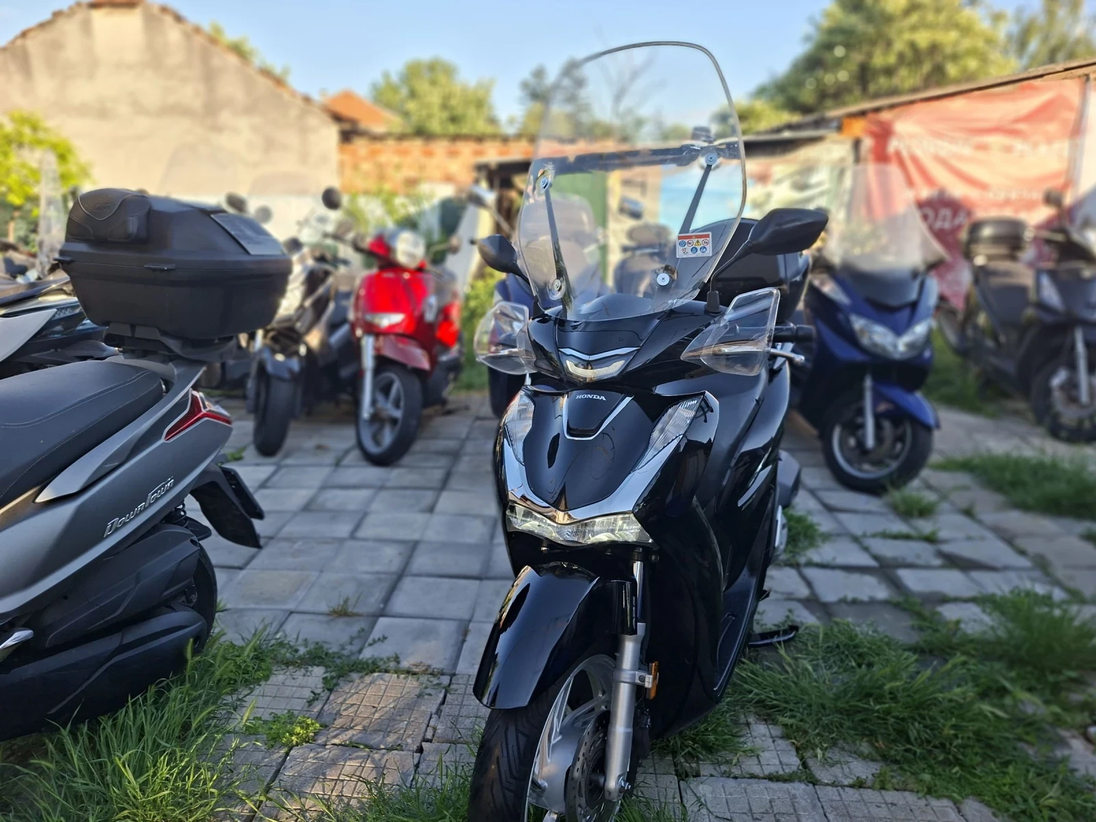 Honda Sh 150i, ABS-TCS, LED, Keyless, UNIKAT, снимка 13 - Мотоциклети и мототехника - 54730046