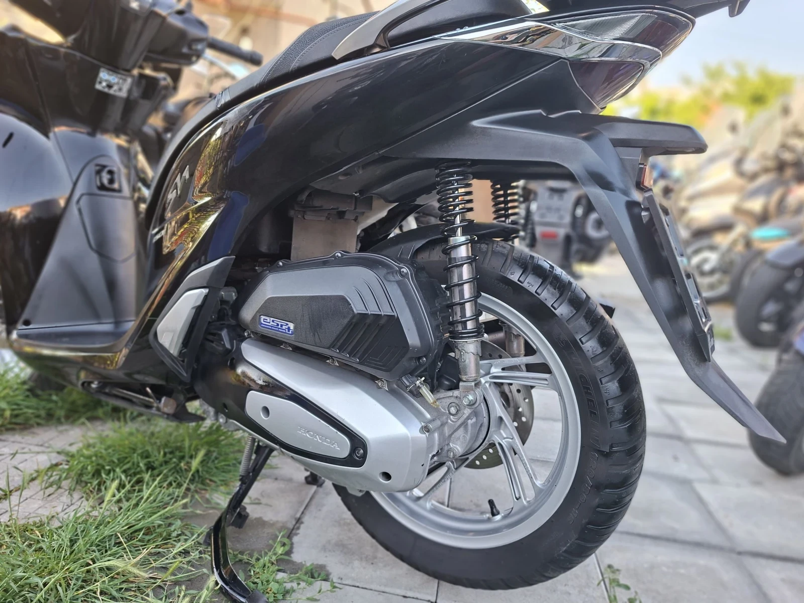 Honda Sh 150i, ABS-TCS, LED, Keyless, UNIKAT, снимка 6 - Мотоциклети и мототехника - 54730046