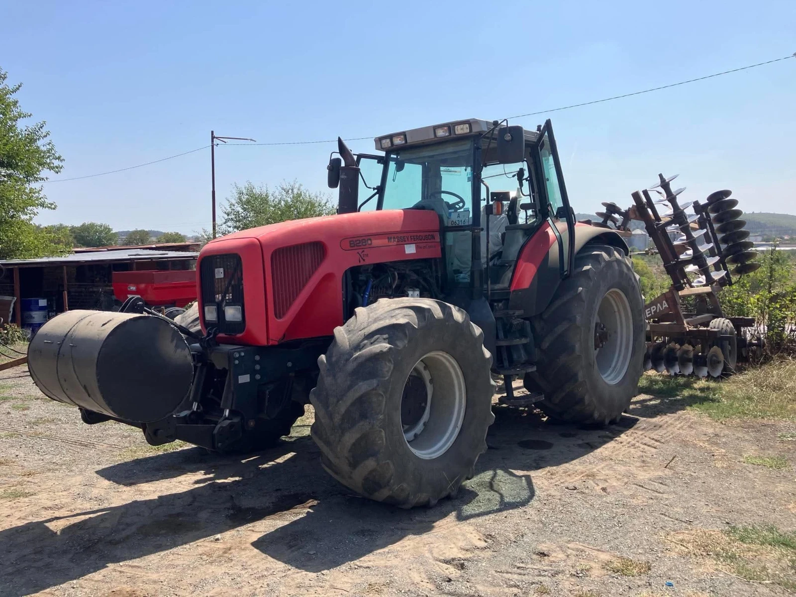 Трактор Massey 8280