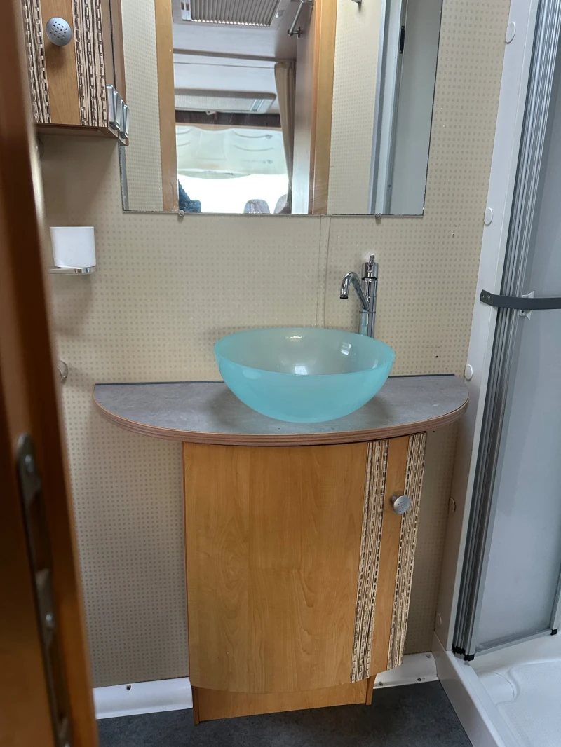 Кемпер Bavaria-Camp Pilot, снимка 16 - Каравани и кемпери - 52615978