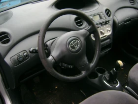 Toyota Yaris 1.0vvti, снимка 6