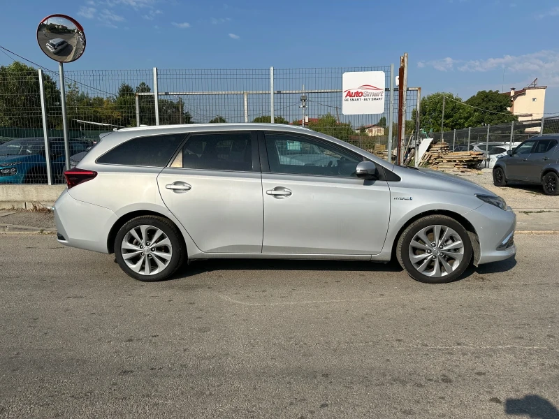 Toyota Auris 1.8_HYBRID, снимка 4 - Автомобили и джипове - 46933710