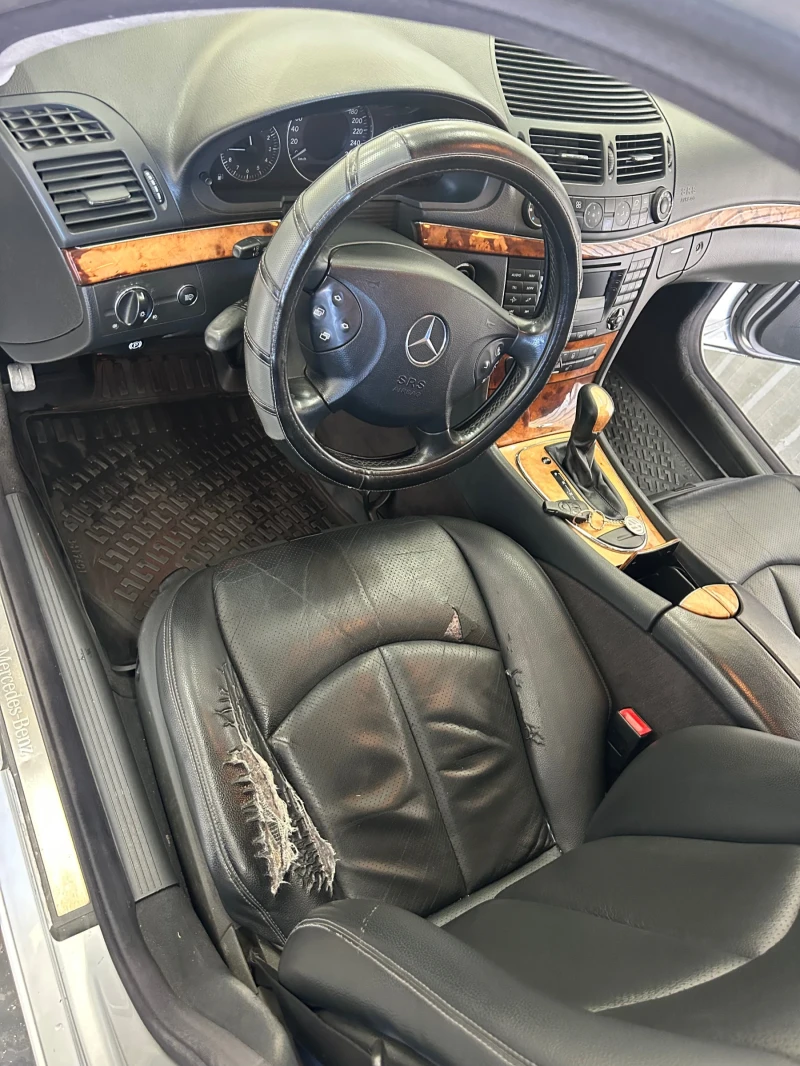 Mercedes-Benz E 270, снимка 13 - Автомобили и джипове - 49026510