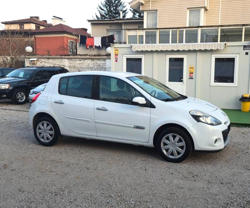 Renault Clio 1.5 DCI, снимка 4 - Автомобили и джипове - 49590221