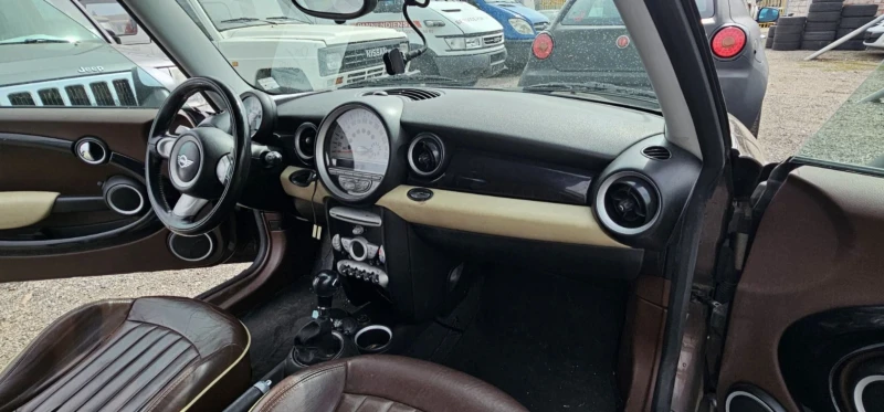 Mini Clubman 1.6 d Автомат ITALIA , снимка 11 - Автомобили и джипове - 49620868