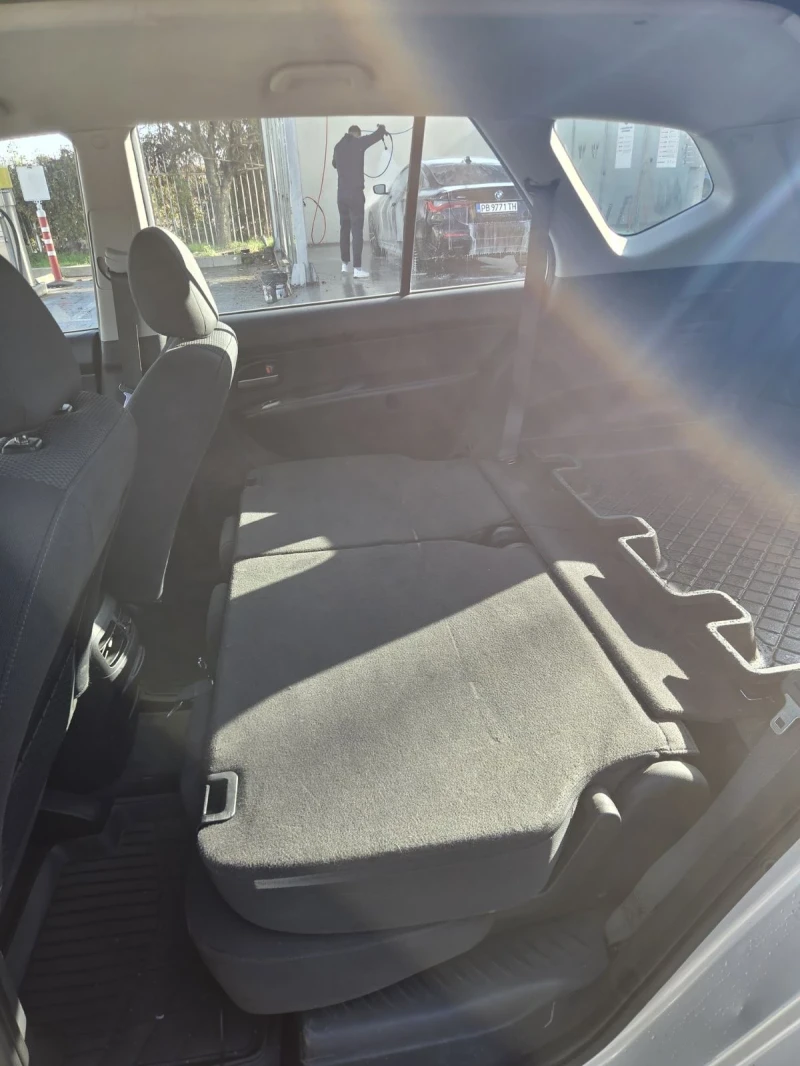 Kia Carens 2.0CRDI, снимка 10 - Автомобили и джипове - 52632883