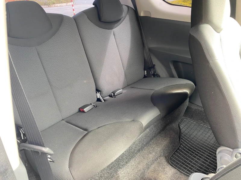 Toyota Aygo 1.0 AT, снимка 13 - Автомобили и джипове - 52492494