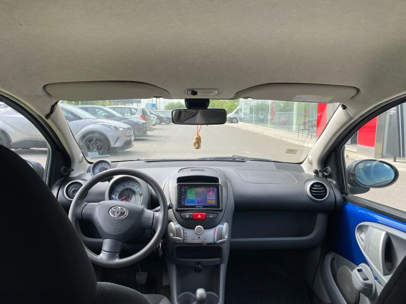 Toyota Aygo 1.0 AT, снимка 11 - Автомобили и джипове - 52492494