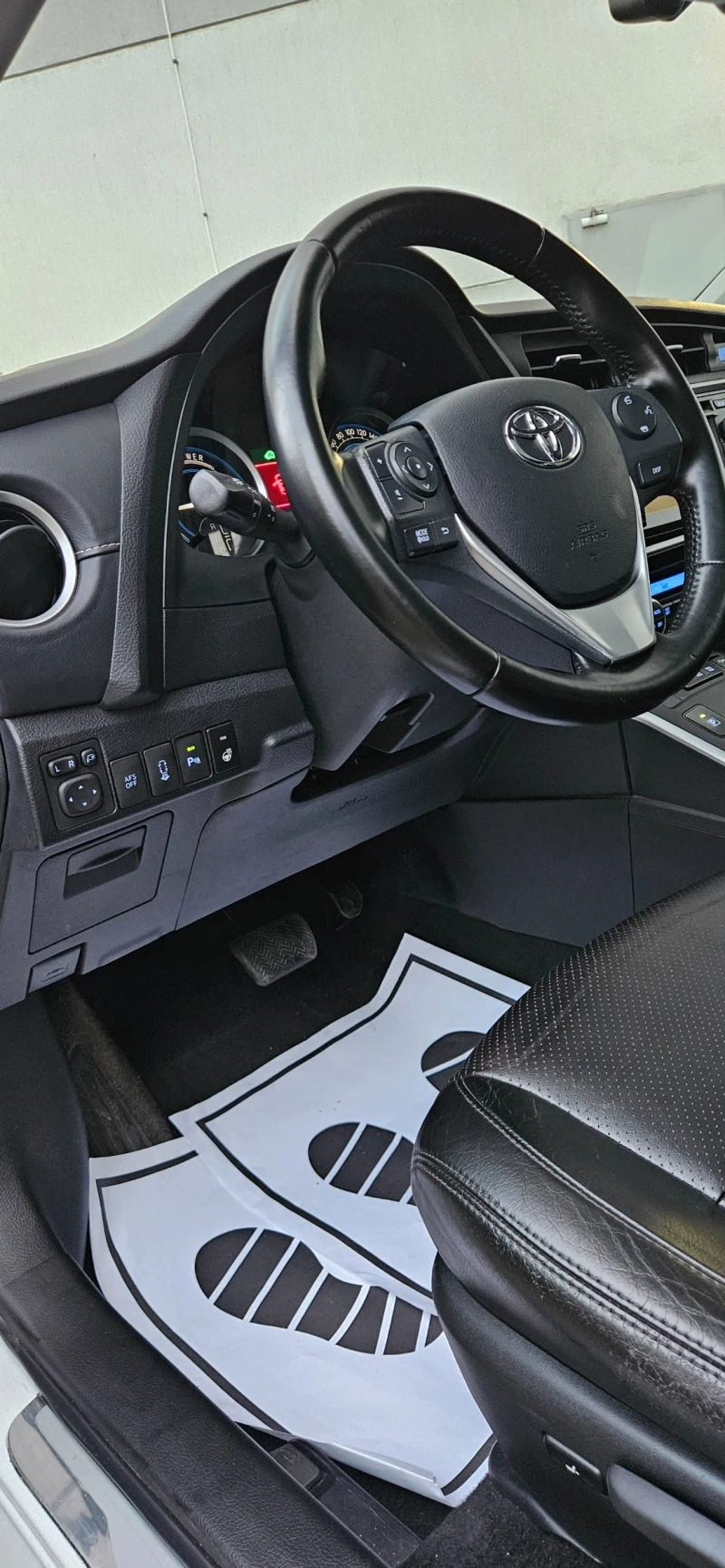 Toyota Auris 1.8, Ful Max, панорама, JBL, Кожа, Фул Екстри, снимка 12 - Автомобили и джипове - 53134568