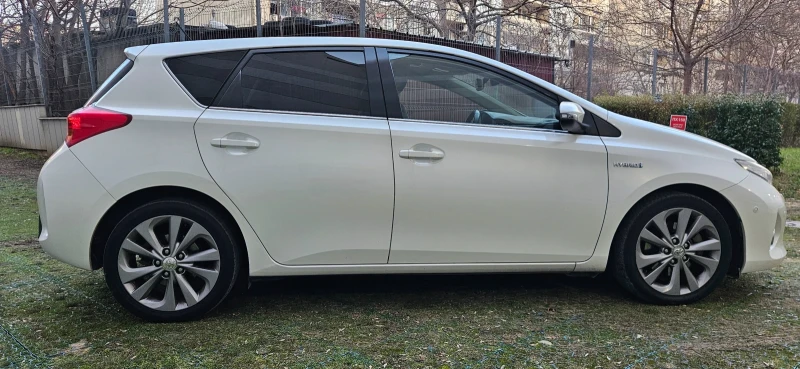 Toyota Auris 1.8, Ful Max, панорама, JBL, Кожа, Фул Екстри, снимка 3 - Автомобили и джипове - 53134568