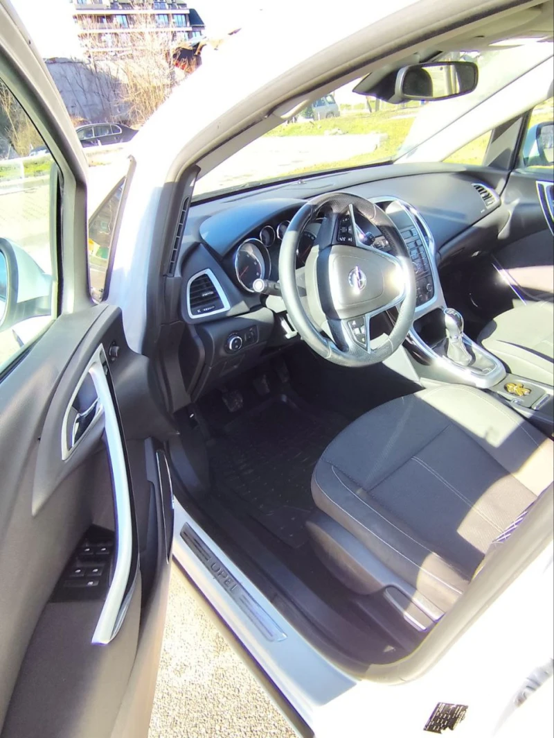 Opel Astra J, снимка 9 - Автомобили и джипове - 53140686