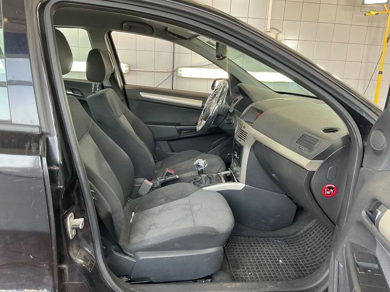 Opel Astra 1.9 CDTI Edition, снимка 3 - Автомобили и джипове - 55366752