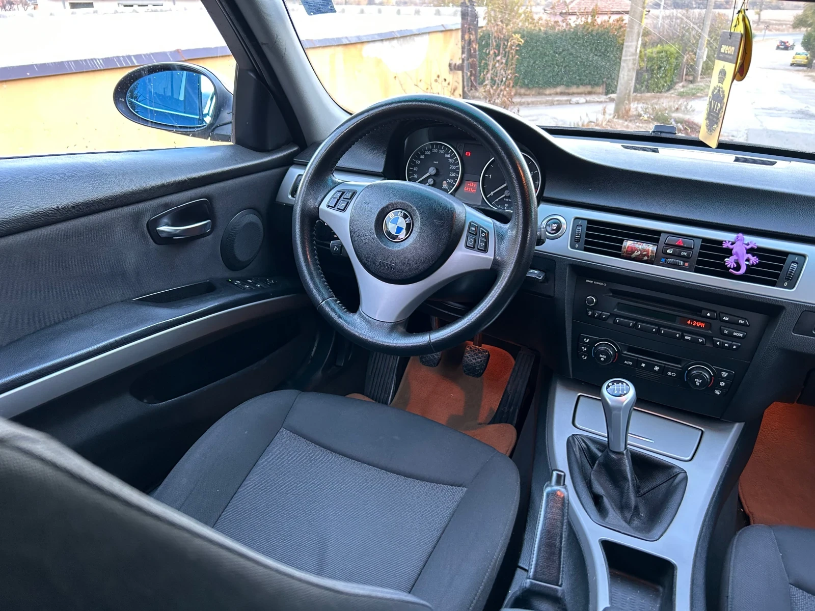 BMW 320 320d КАТО НОВА  6 скорости - изображение 9