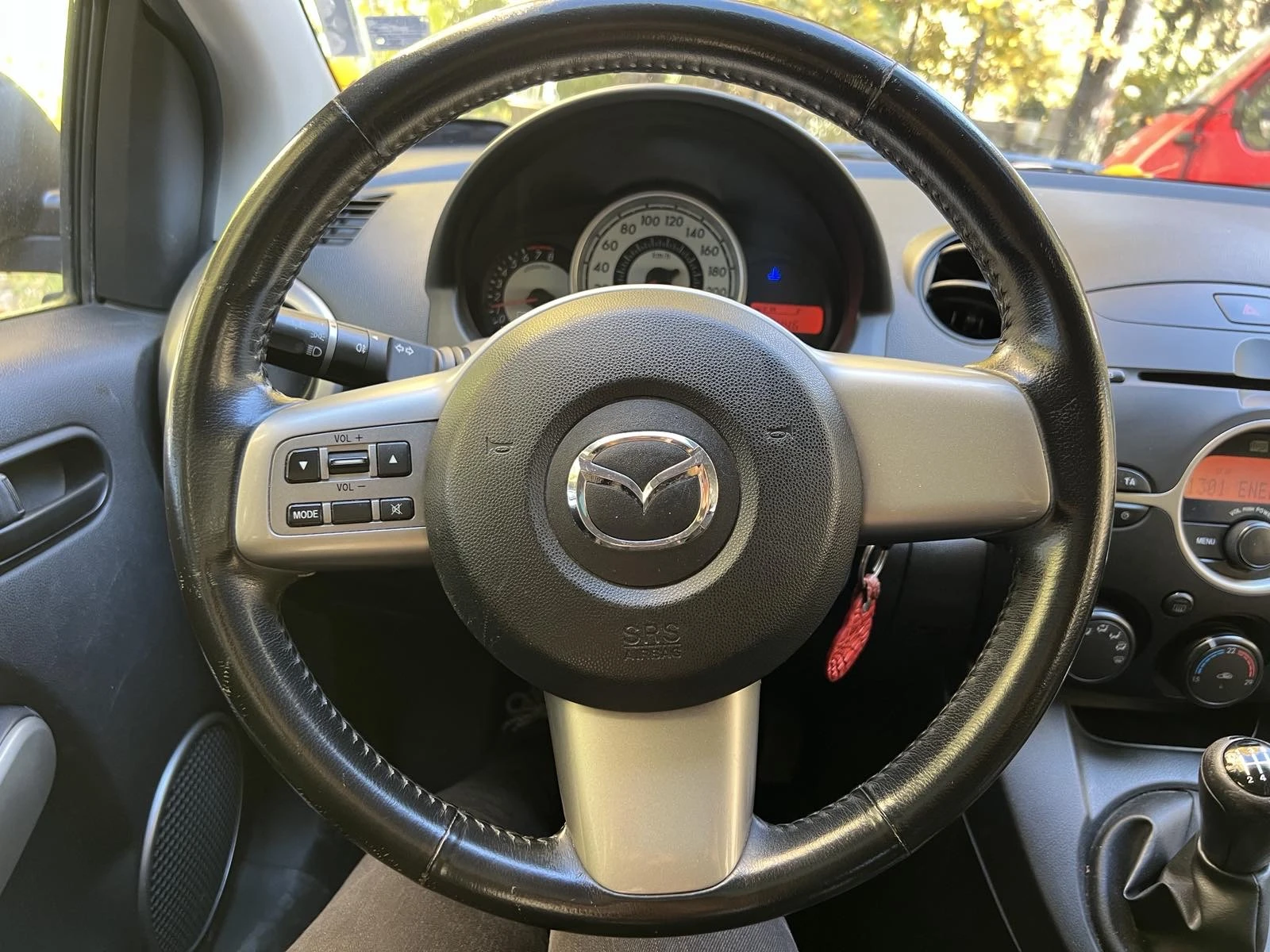 Mazda 2  - изображение 5