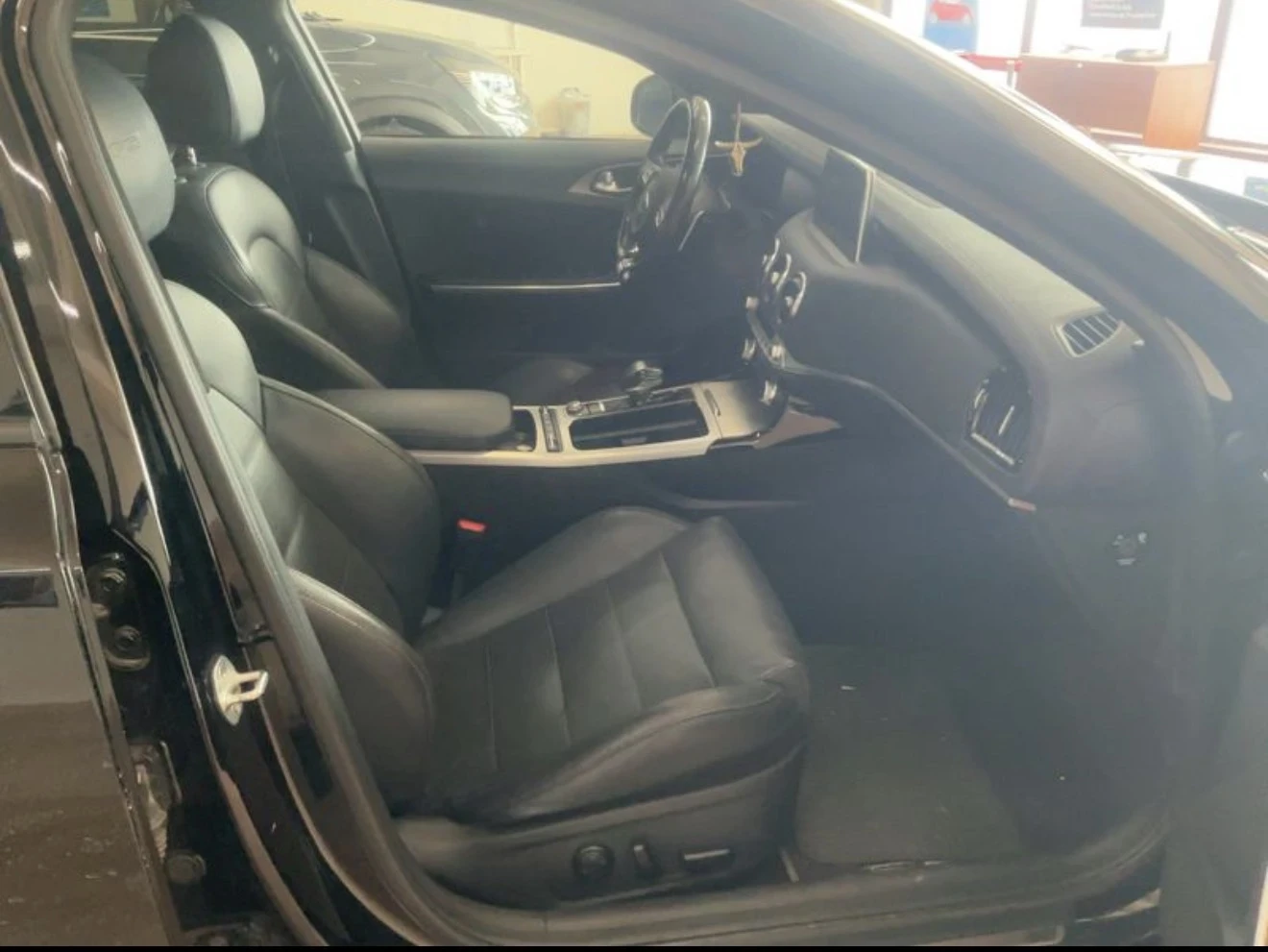 Kia Stinger 2.2CRDI-GT-Line-Лизинг през Уникредит , снимка 10 - Автомобили и джипове - 53977514