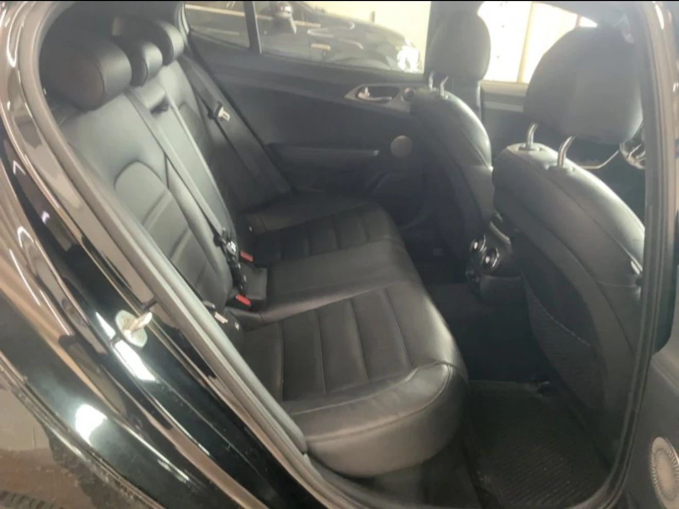 Kia Stinger 2.2CRDI-GT-Line-Лизинг през Уникредит , снимка 11 - Автомобили и джипове - 53977514