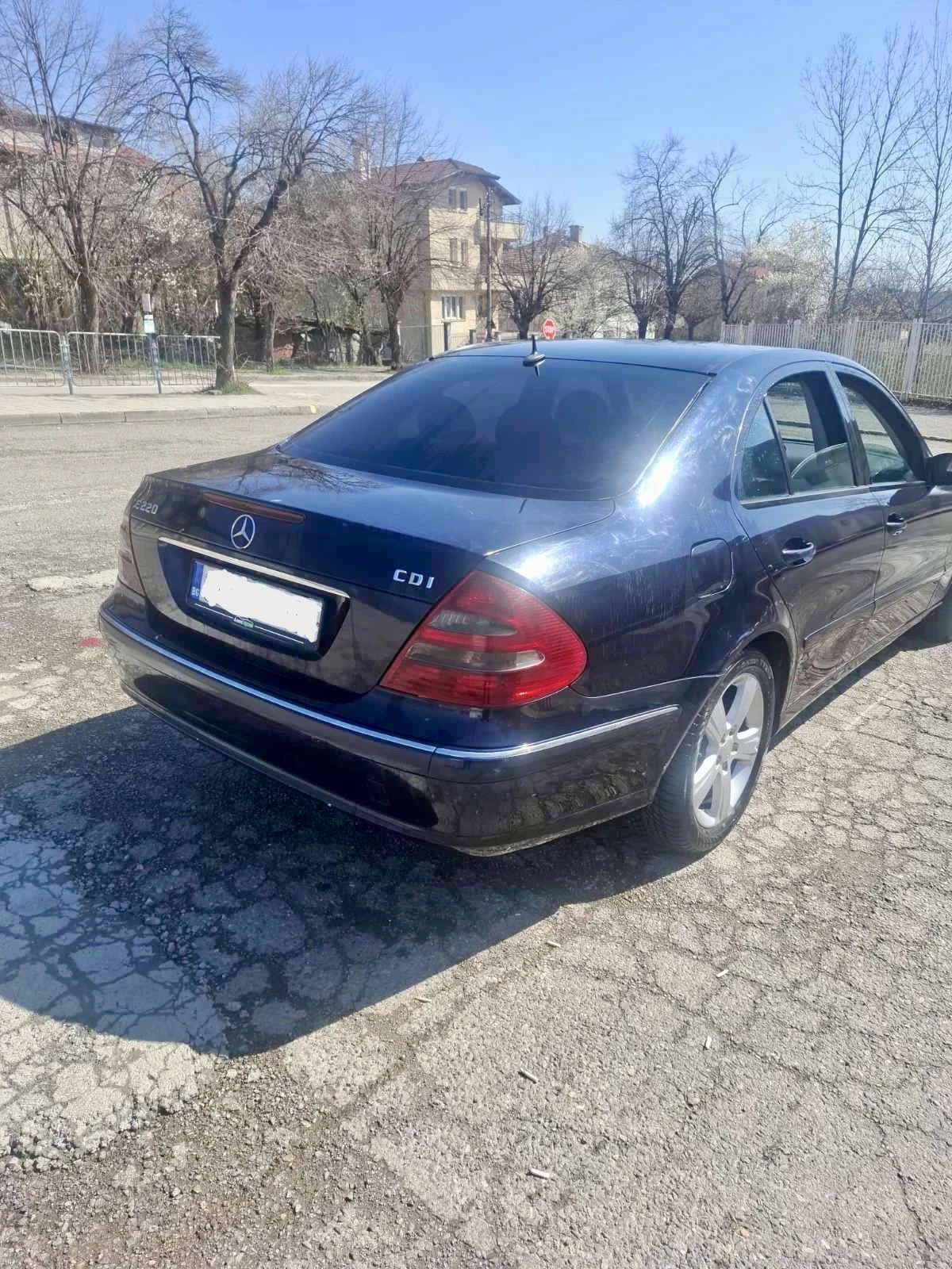 Mercedes-Benz E 220, снимка 4 - Автомобили и джипове - 54114306