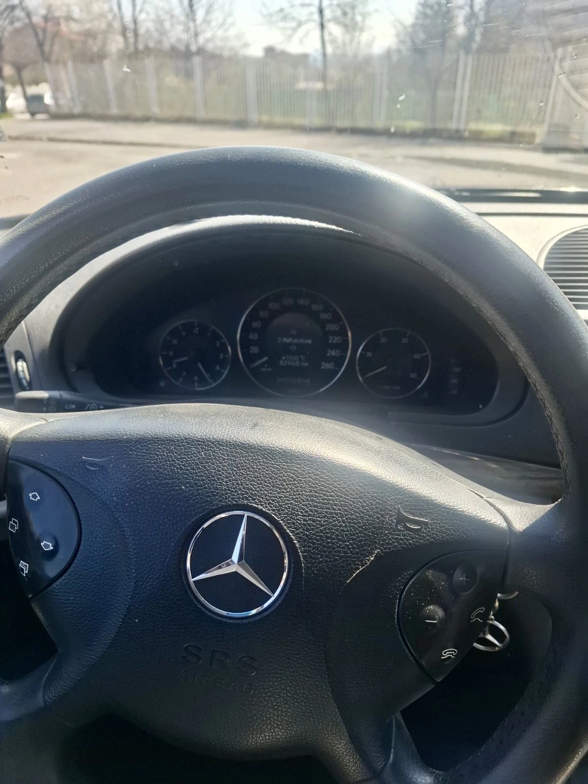 Mercedes-Benz E 220, снимка 8 - Автомобили и джипове - 54114306