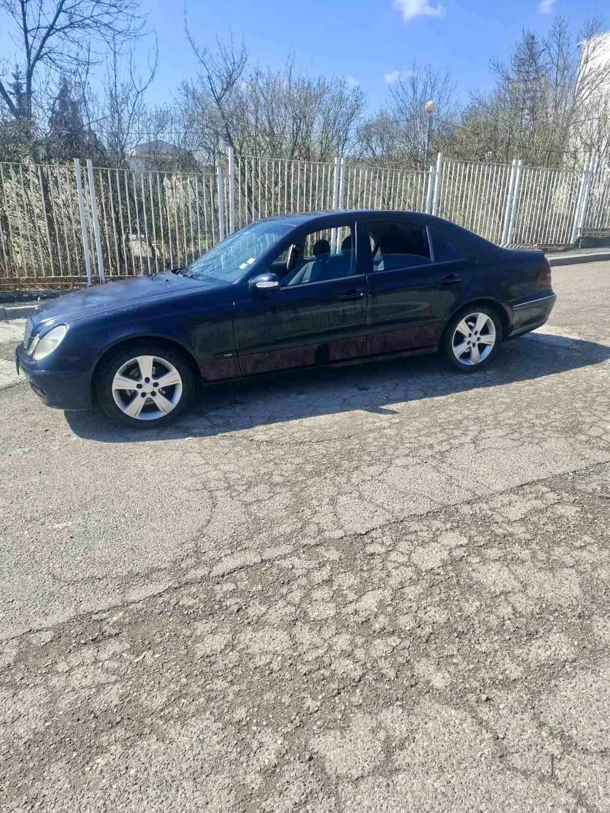 Mercedes-Benz E 220, снимка 2 - Автомобили и джипове - 54114306