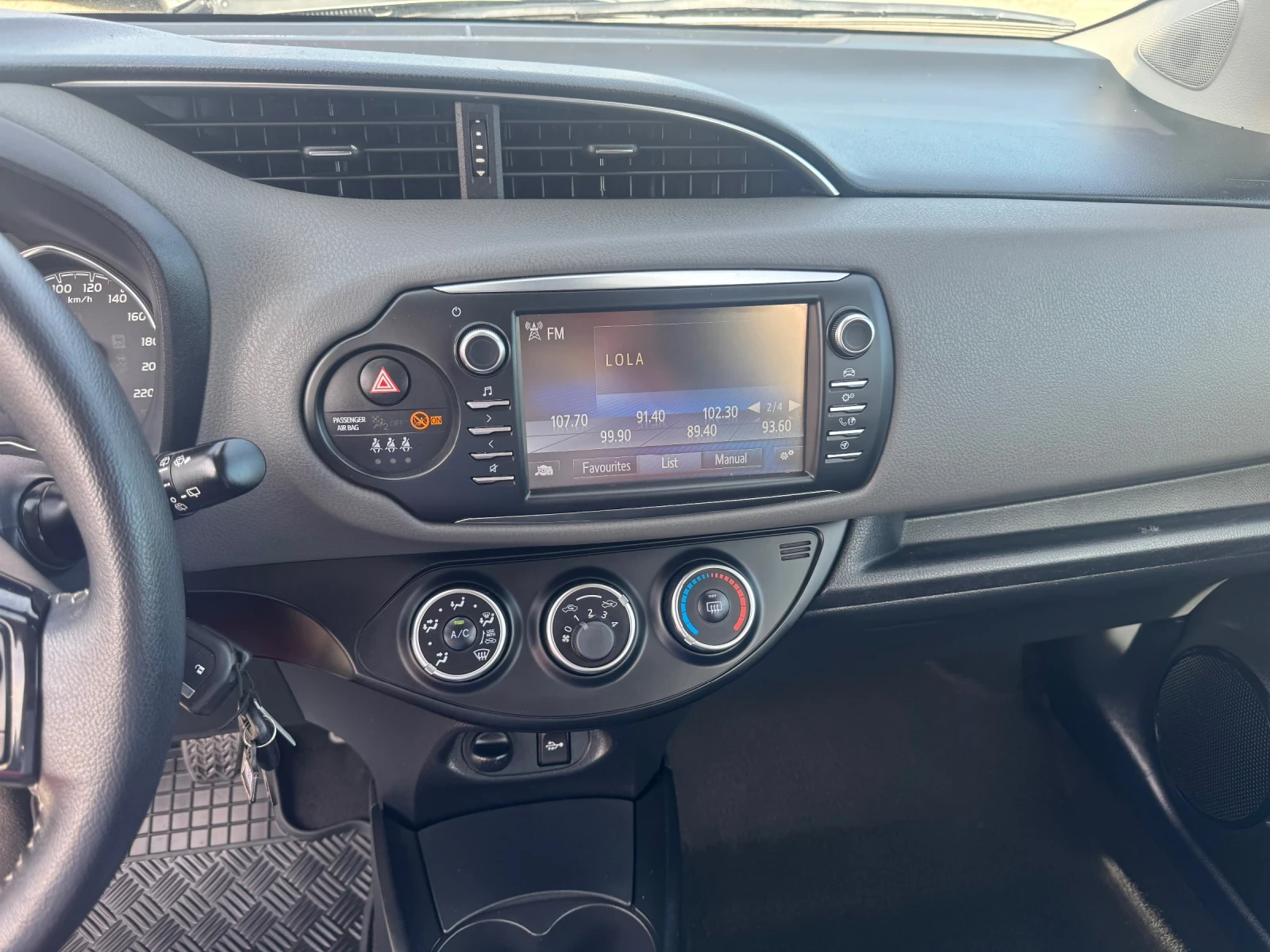 Toyota Yaris 1.0 * 65 000km* , снимка 11 - Автомобили и джипове - 54932892