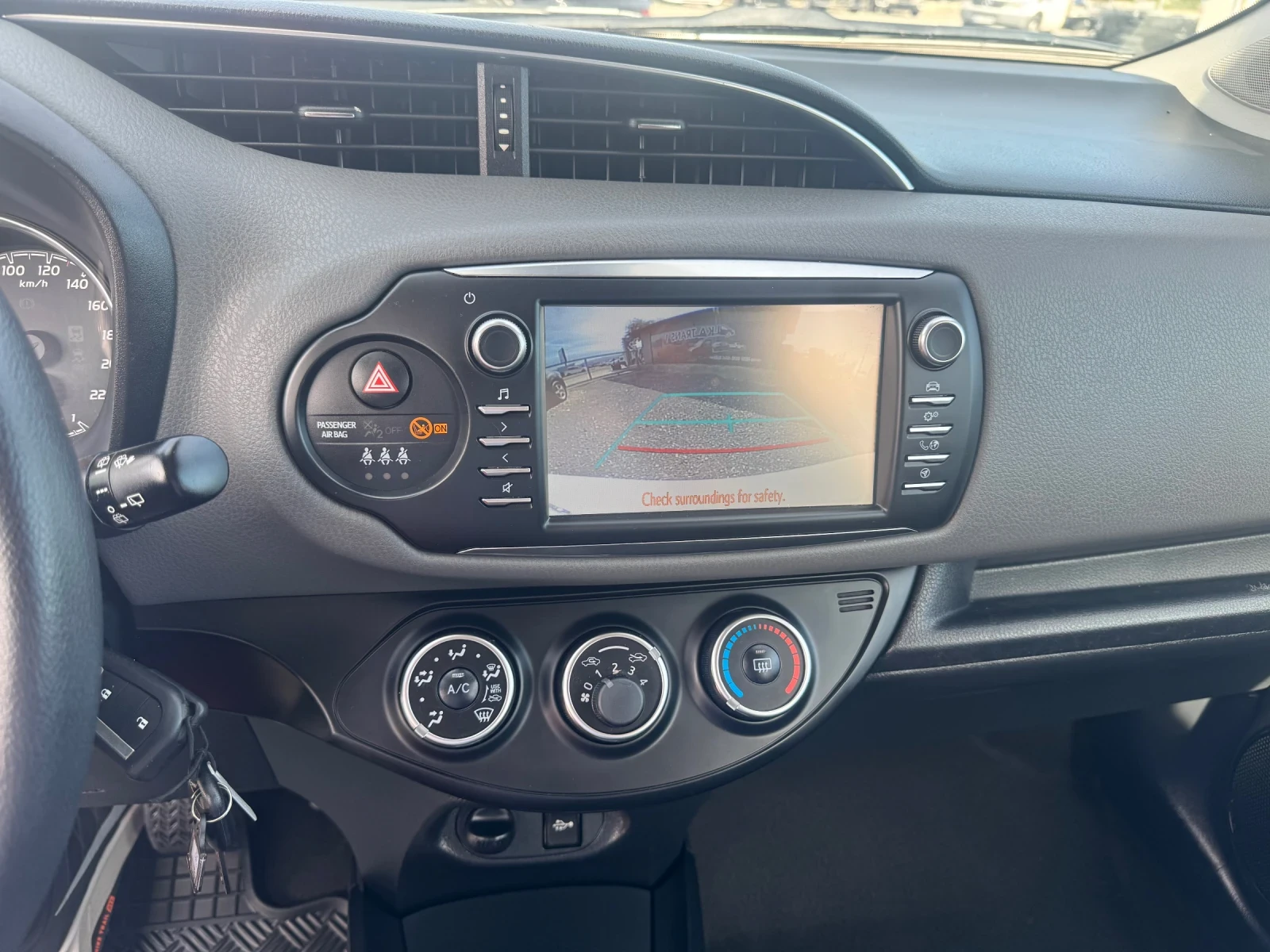 Toyota Yaris 1.0 * 65 000km* , снимка 12 - Автомобили и джипове - 54932892