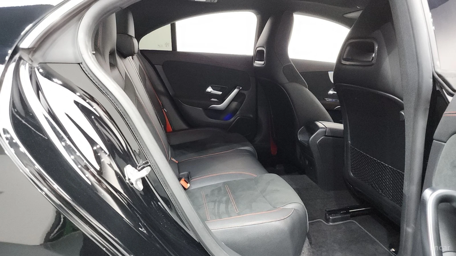 Mercedes-Benz CLA 45 AMG S* 4MATIC* ПОДГРЕВ* КАМЕРА* HEADUP* SUNROOF* , снимка 11 - Автомобили и джипове - 55476517
