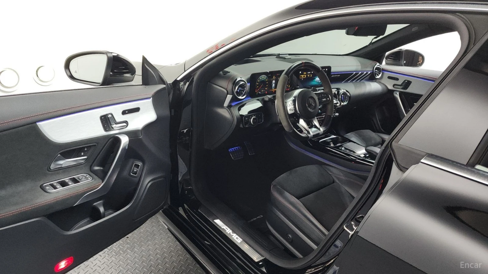 Mercedes-Benz CLA 45 AMG S* 4MATIC* ПОДГРЕВ* КАМЕРА* HEADUP* SUNROOF* , снимка 8 - Автомобили и джипове - 55476517