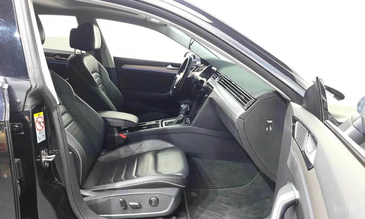 VW Arteon 2.0 TDI / DISTRONIC / ШИБИДАХ / ОБДУХ / ЛИЗИНГ, снимка 11 - Автомобили и джипове - 55874072