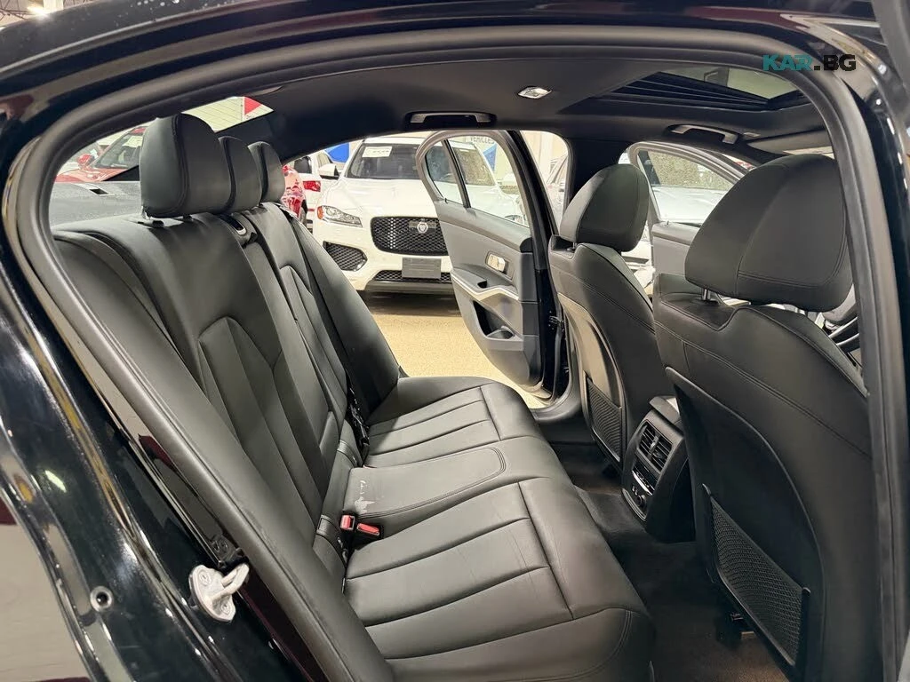 BMW 330 xDrive * Digital Cockpit* АвтоКредит (ЦЕНА ДО БГ), снимка 11 - Автомобили и джипове - 56132337