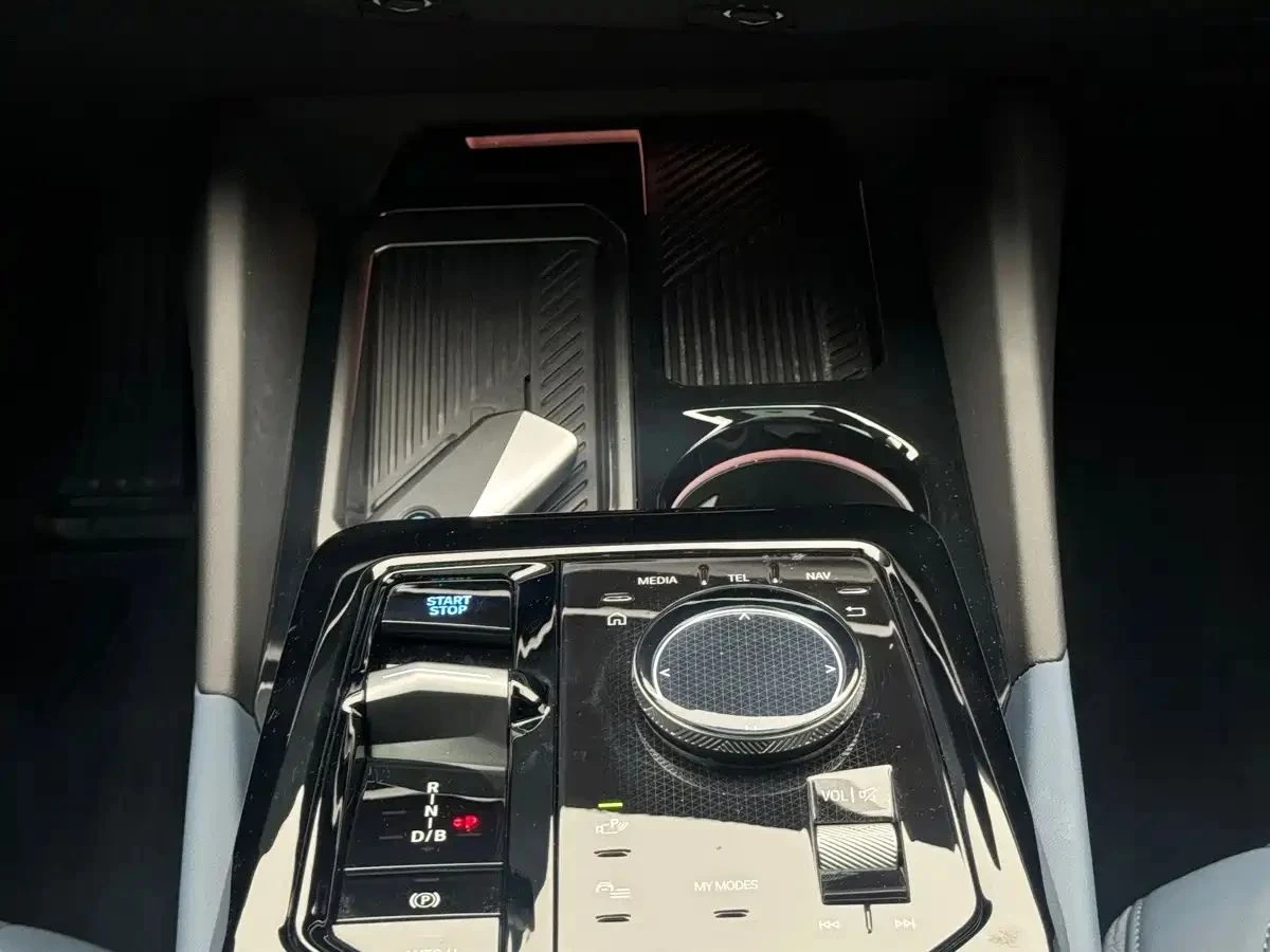 BMW i5, снимка 15 - Автомобили и джипове - 56689647
