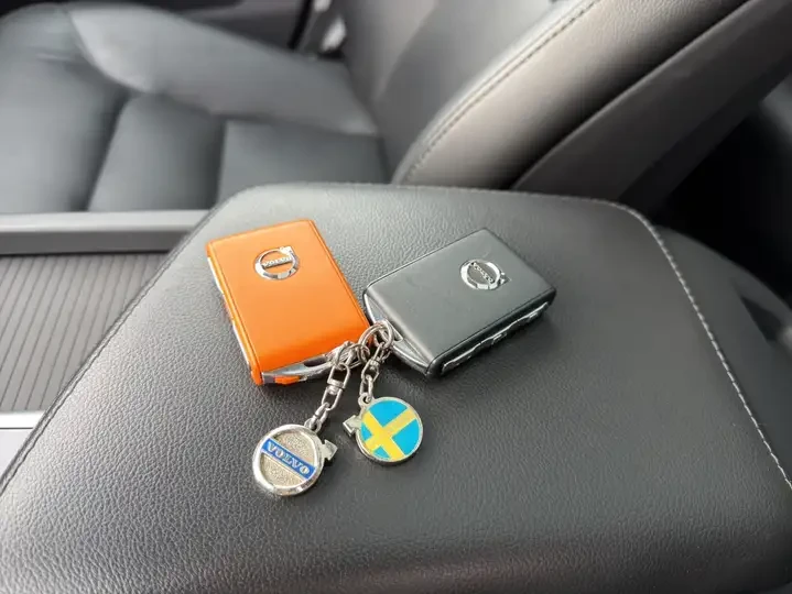 Volvo XC60 * Core, Bright Theme, Dark Theme * CARFAX * ���� � | Mobile.bg � ����������� 17