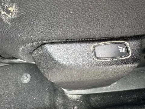 Dacia Duster 1.6i LPG 114hp* КОЖА* ПОДГРЕВ* TV+ DVD* LED* NAVI*, снимка 8 - Автомобили и джипове - 55704696