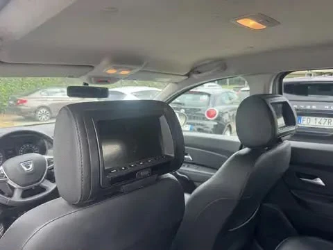 Dacia Duster 1.6i LPG 114hp* КОЖА* ПОДГРЕВ* TV+ DVD* LED* NAVI*, снимка 9 - Автомобили и джипове - 55704696