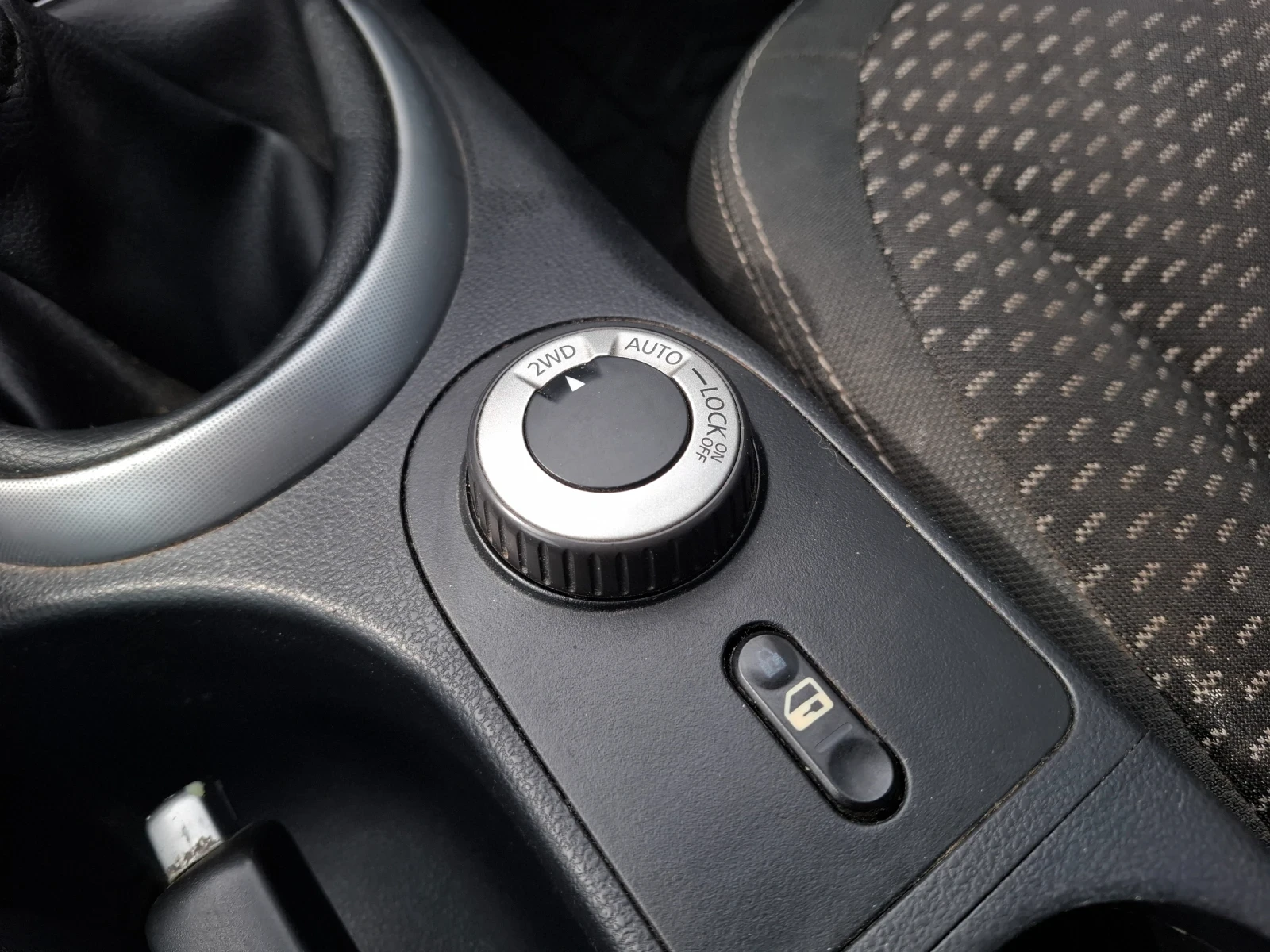 Nissan Qashqai 2.0i-4X4-LPG/GPL, снимка 13 - Автомобили и джипове - 53460522