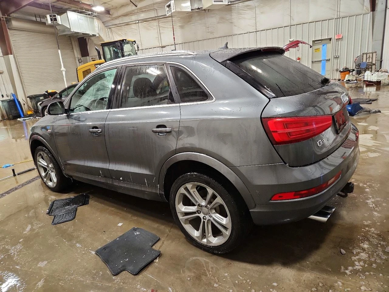 Audi Q3 2.0l Premium Plus - изображение 2