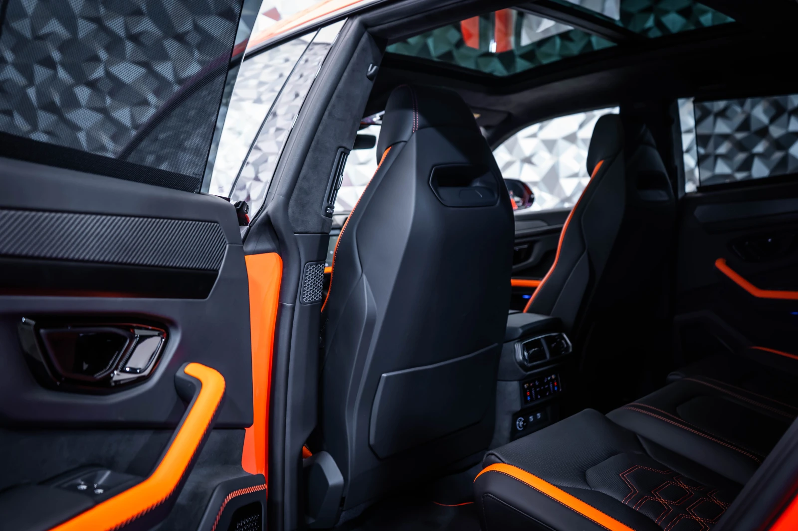 Lamborghini Urus SE Arancio EGON* B&O* Pano, снимка 13 - Автомобили и джипове - 54679156