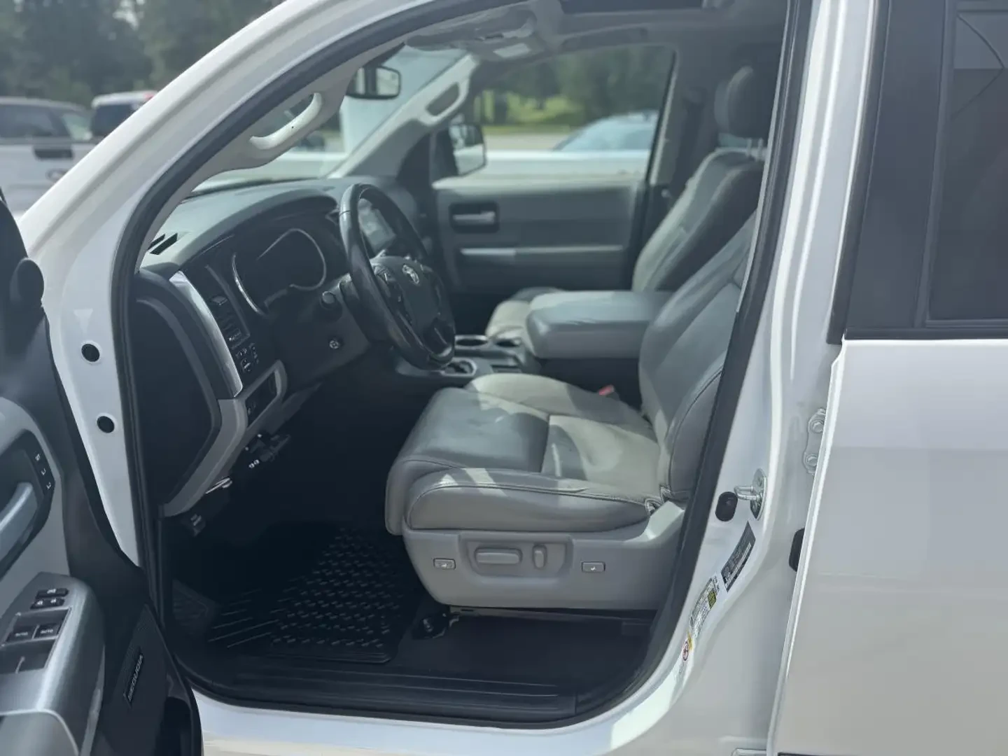 Toyota Sequoia 5.7* V8* LIMITED* �������* ������* JBL*  | Mobile.bg � ����������� 12