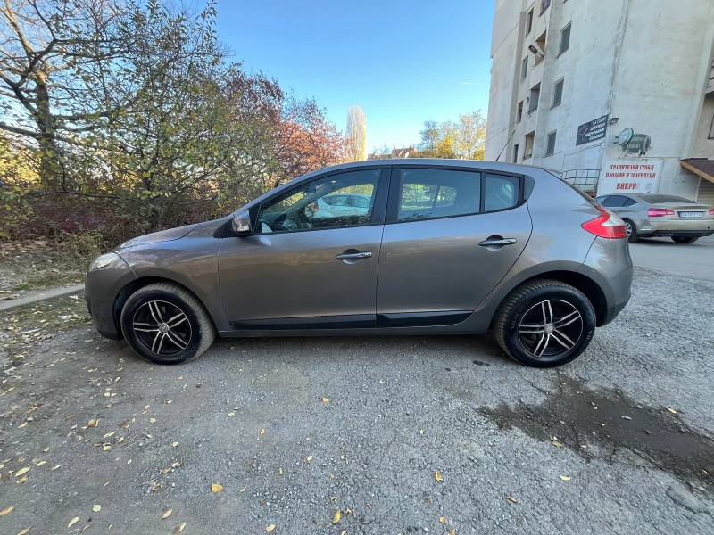 Renault Megane, снимка 11 - Автомобили и джипове - 48842754